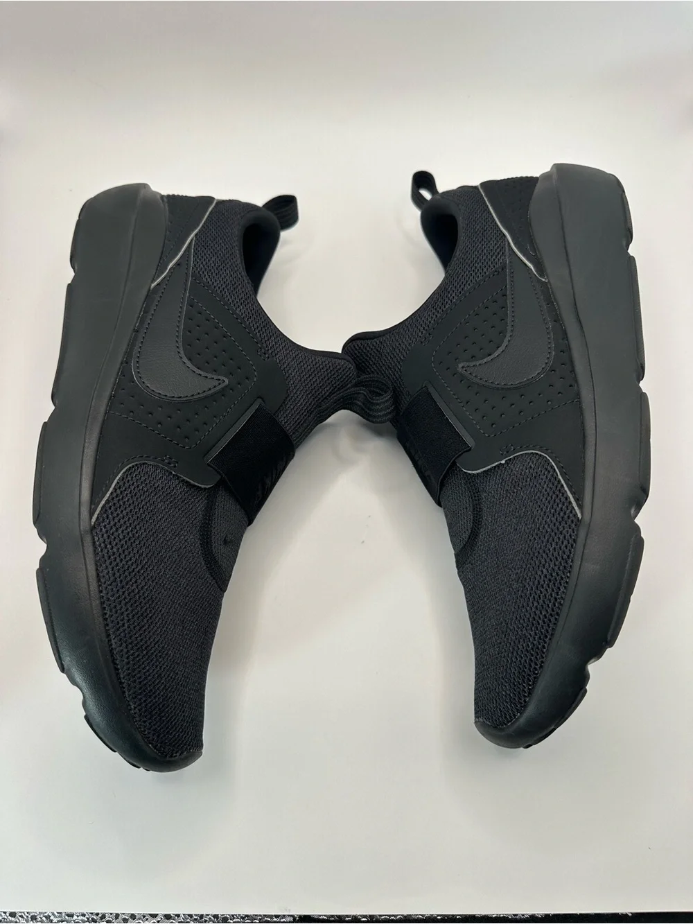 Nike slip sneakers